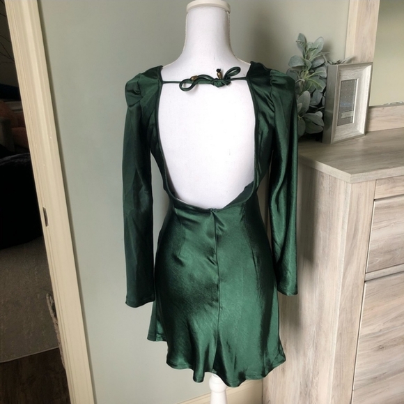 Long sleeve open back green dress - Picture 3 of 3